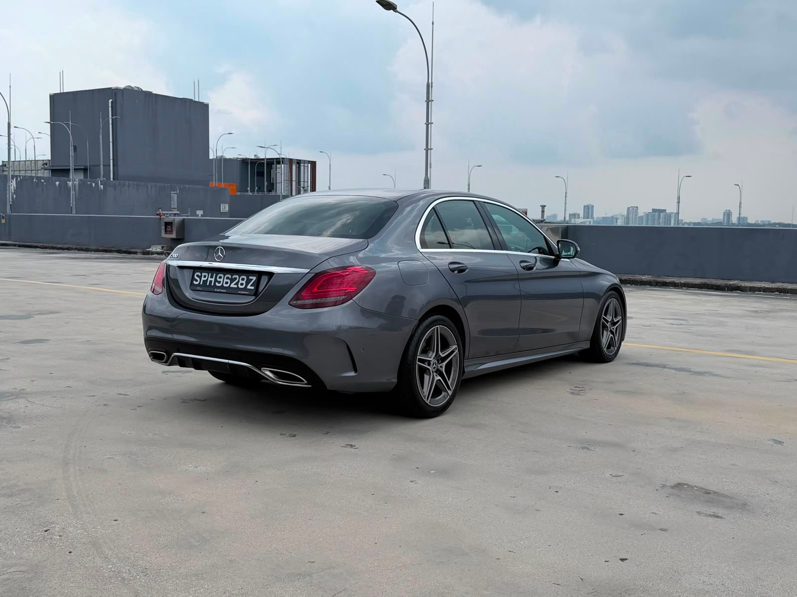 Mercedes-Benz C200 AMG Line photo 2